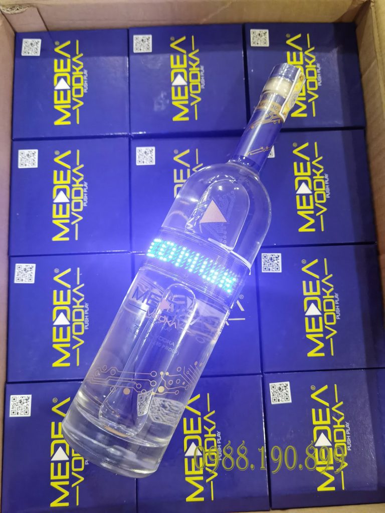 Thiết kế chai Vodka Medea đèn LED